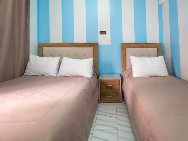 Hotel Sevilla Chefchaouen Bagian luar foto